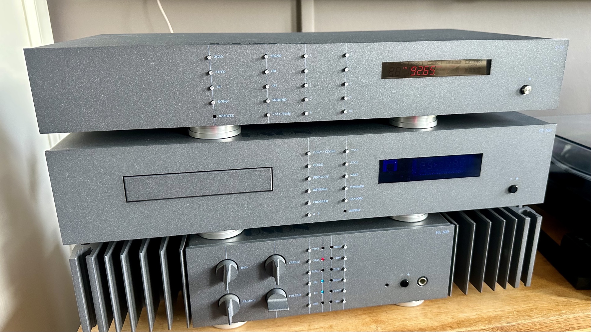 DUSON PA 100 versterker,  CD 100 cd-speler,  T 75  tuner