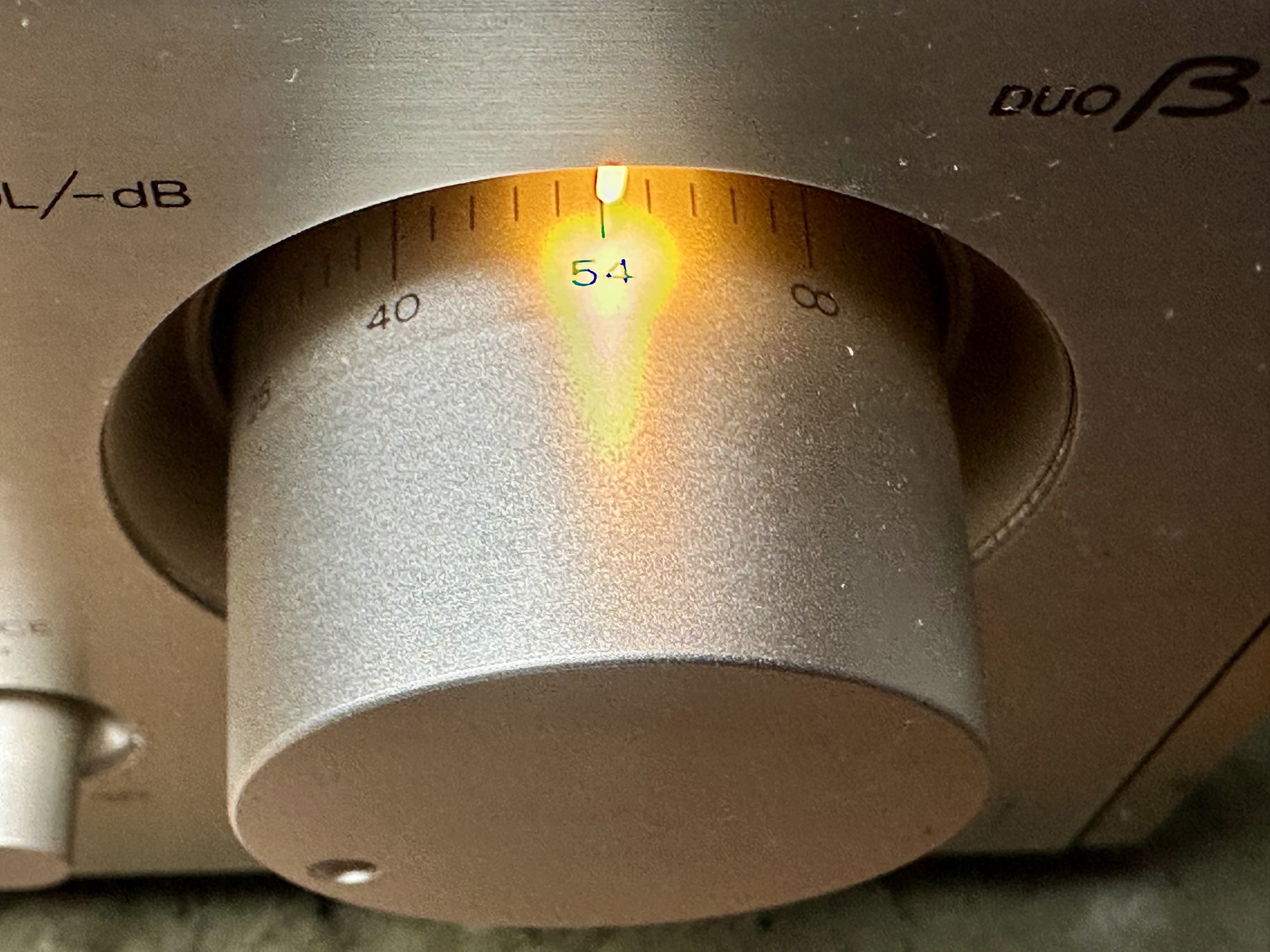 Volumeknop met verlichting van Luxman L-410
