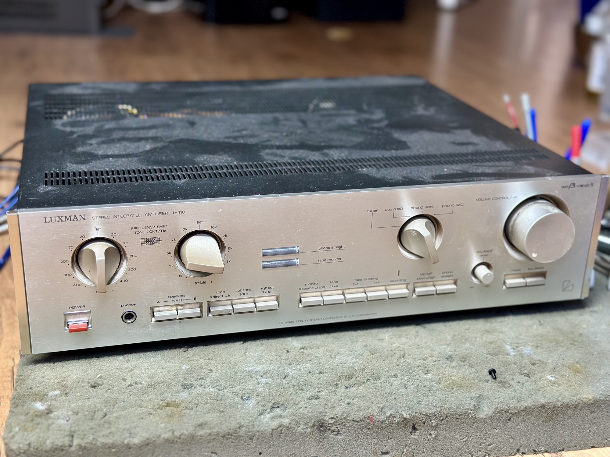 Luxman L-410 versterker ter reparatie