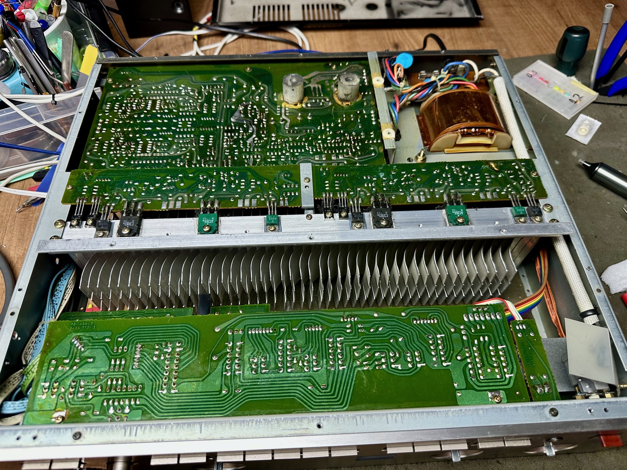 Onderaanzicht Luxman L-410