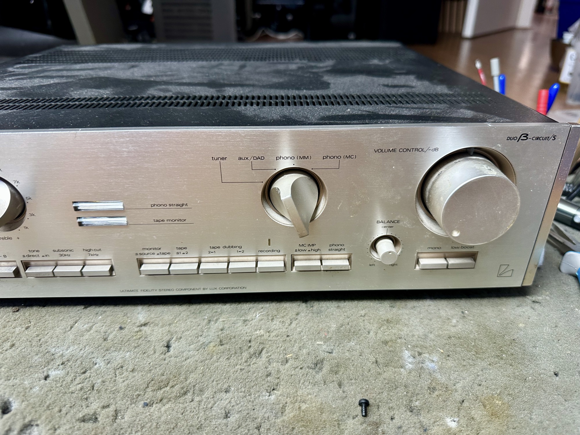 Luxman L-410 oog wat smoezelig