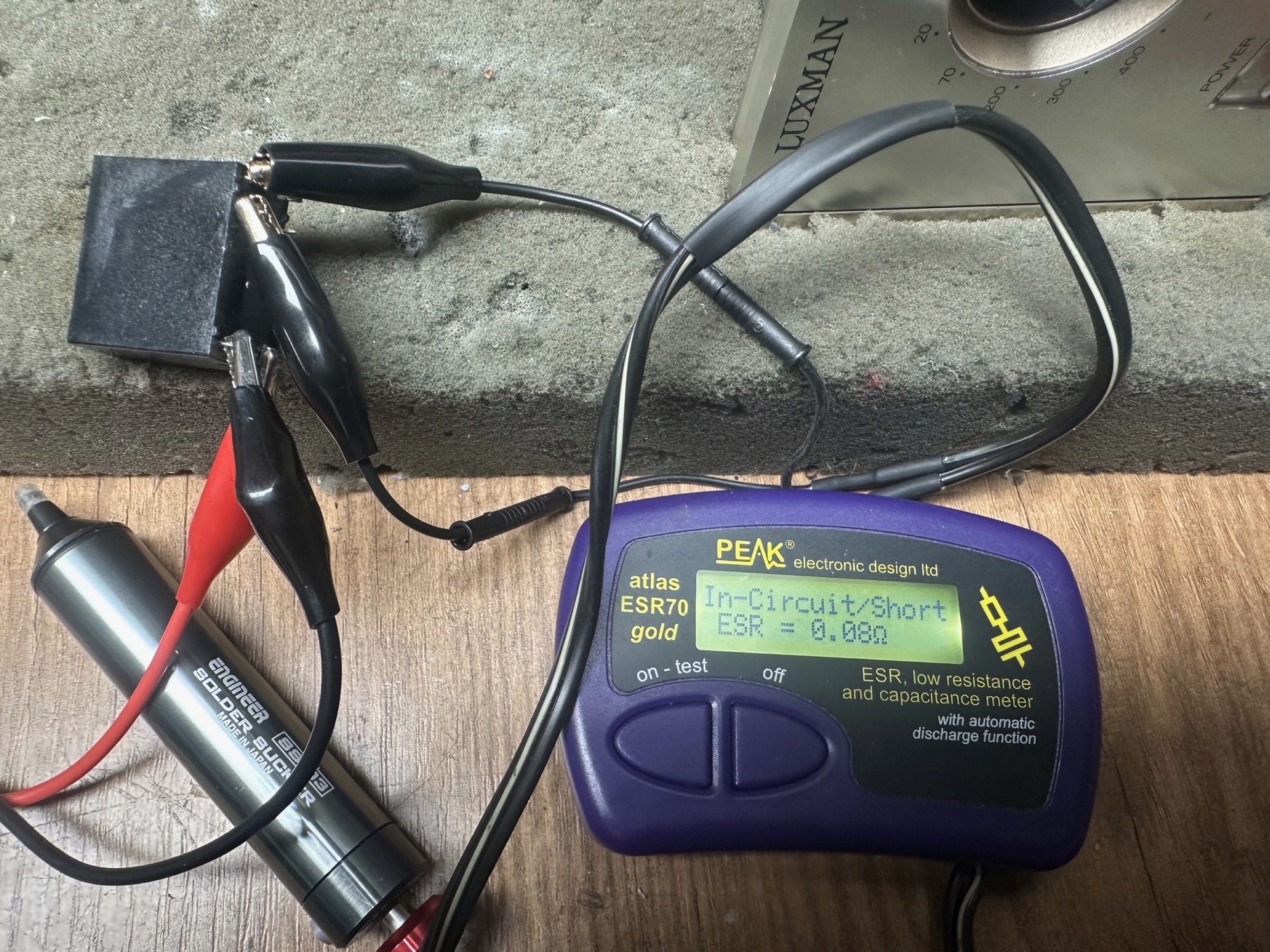 Relais van Luxman L-410 gereinigd