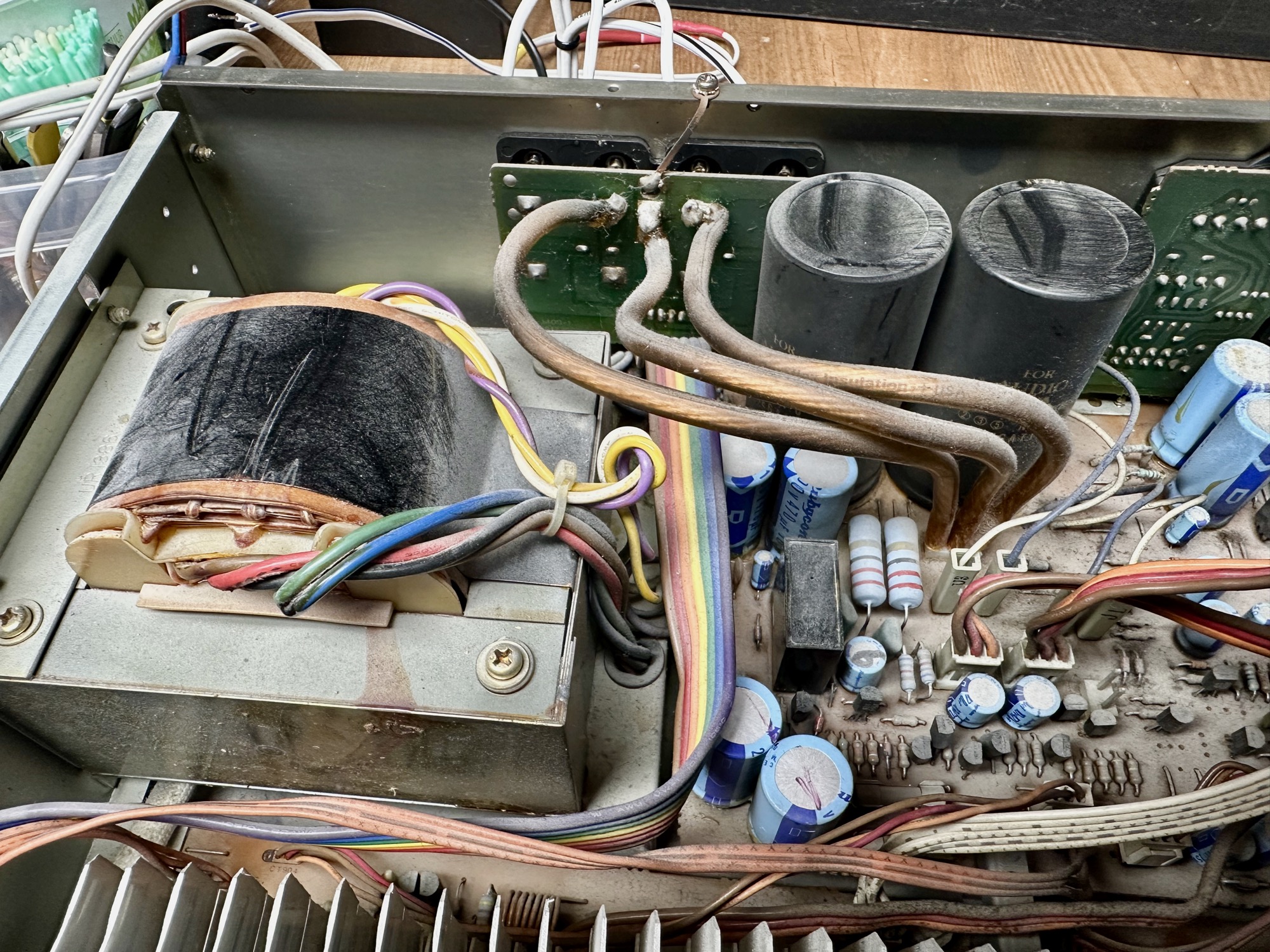 Trafo en buffer elco's van Luxman L-410