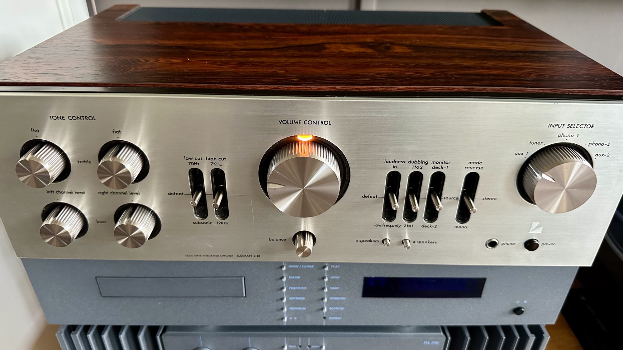 Luxman L-81 versterker in gebruik.