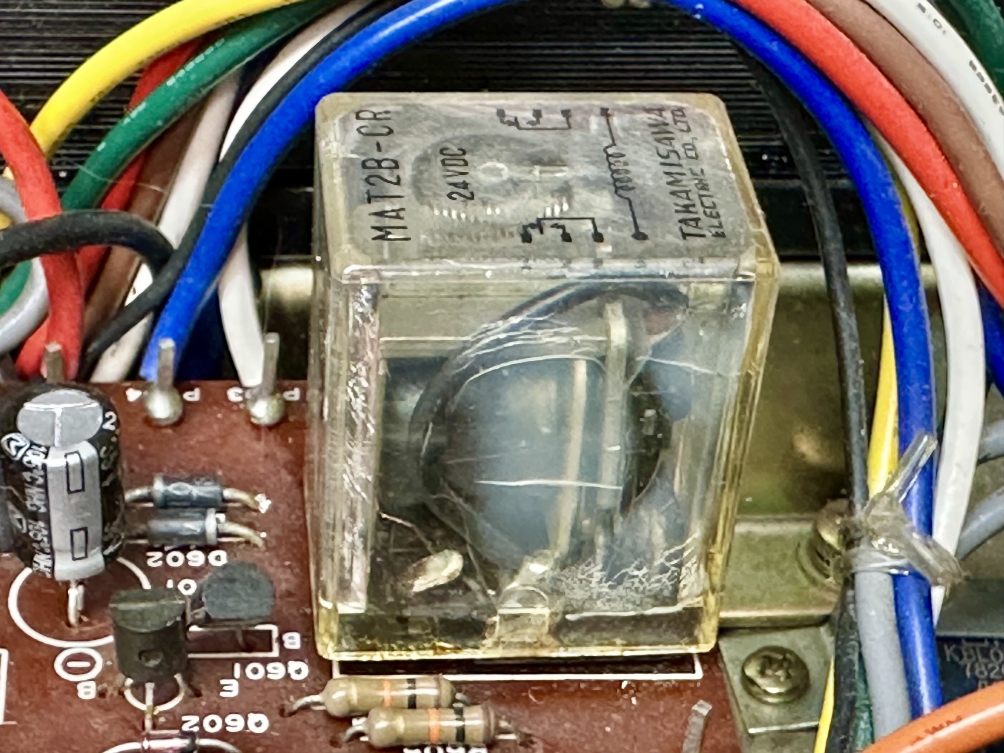 Kapot luidspreker relais in Luxman L-81 versterker