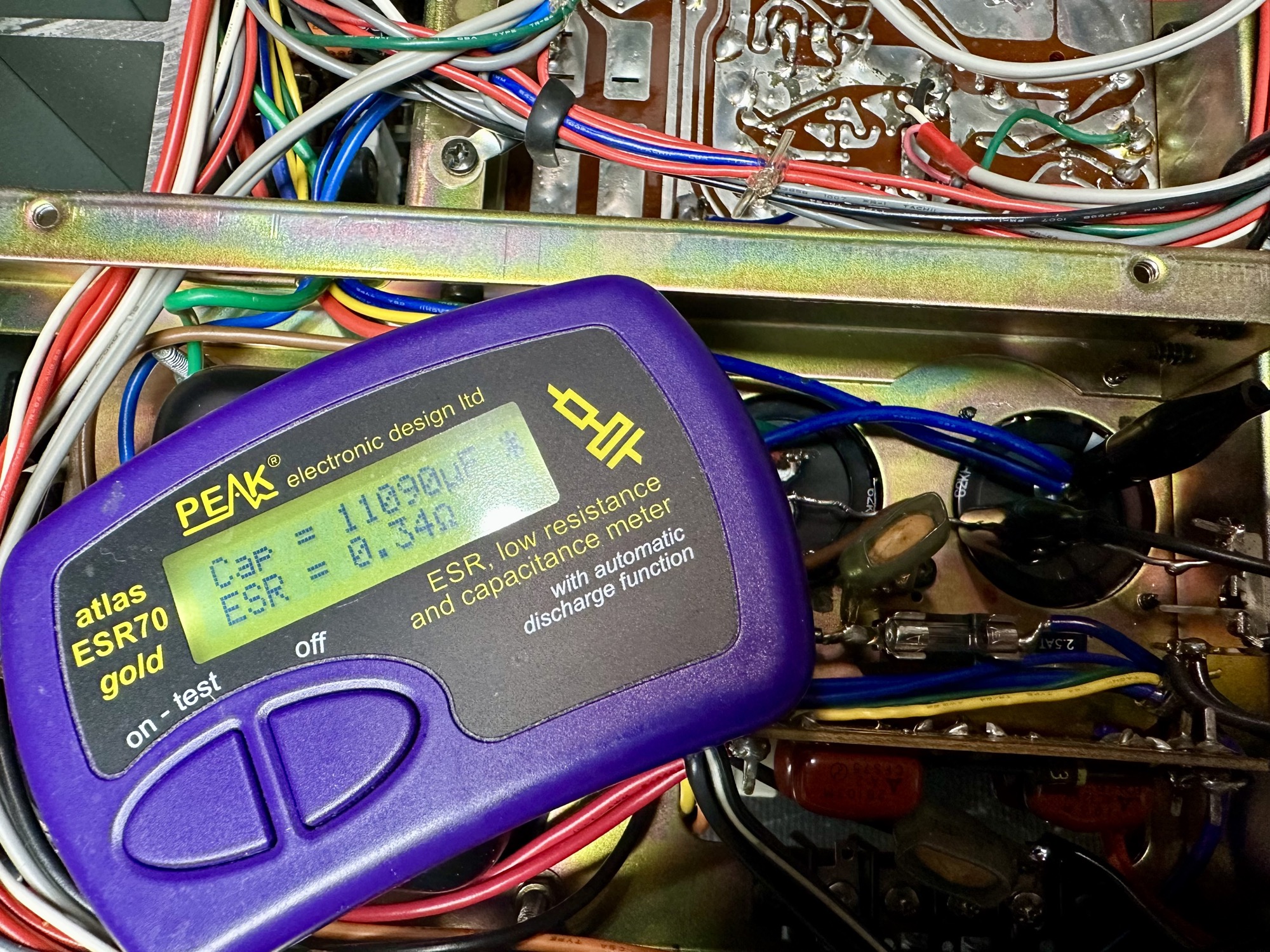 Ruim 11.000uF buffer elo in Luxman R-1050