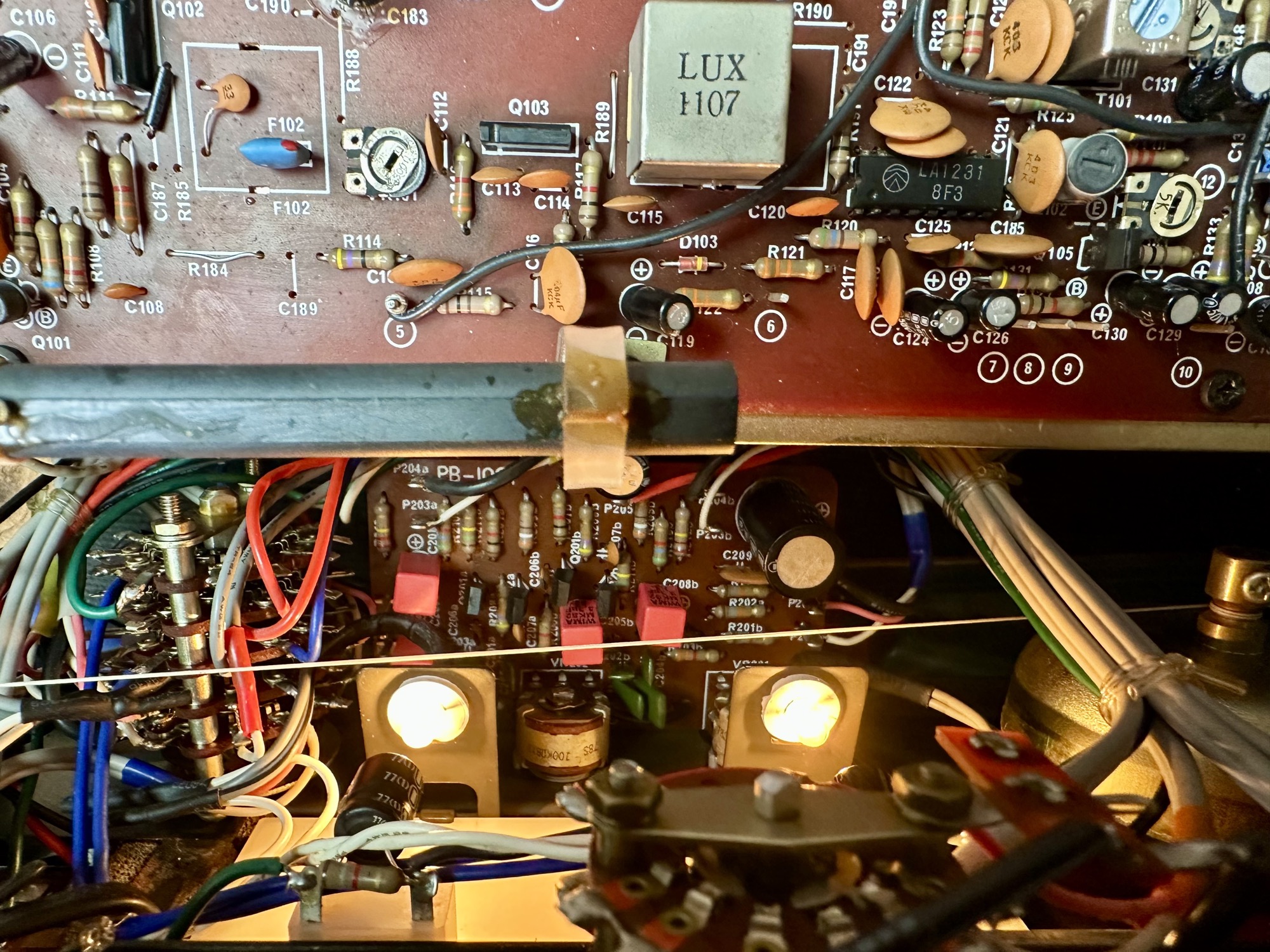 Verlichting van analoge meters van Luxman