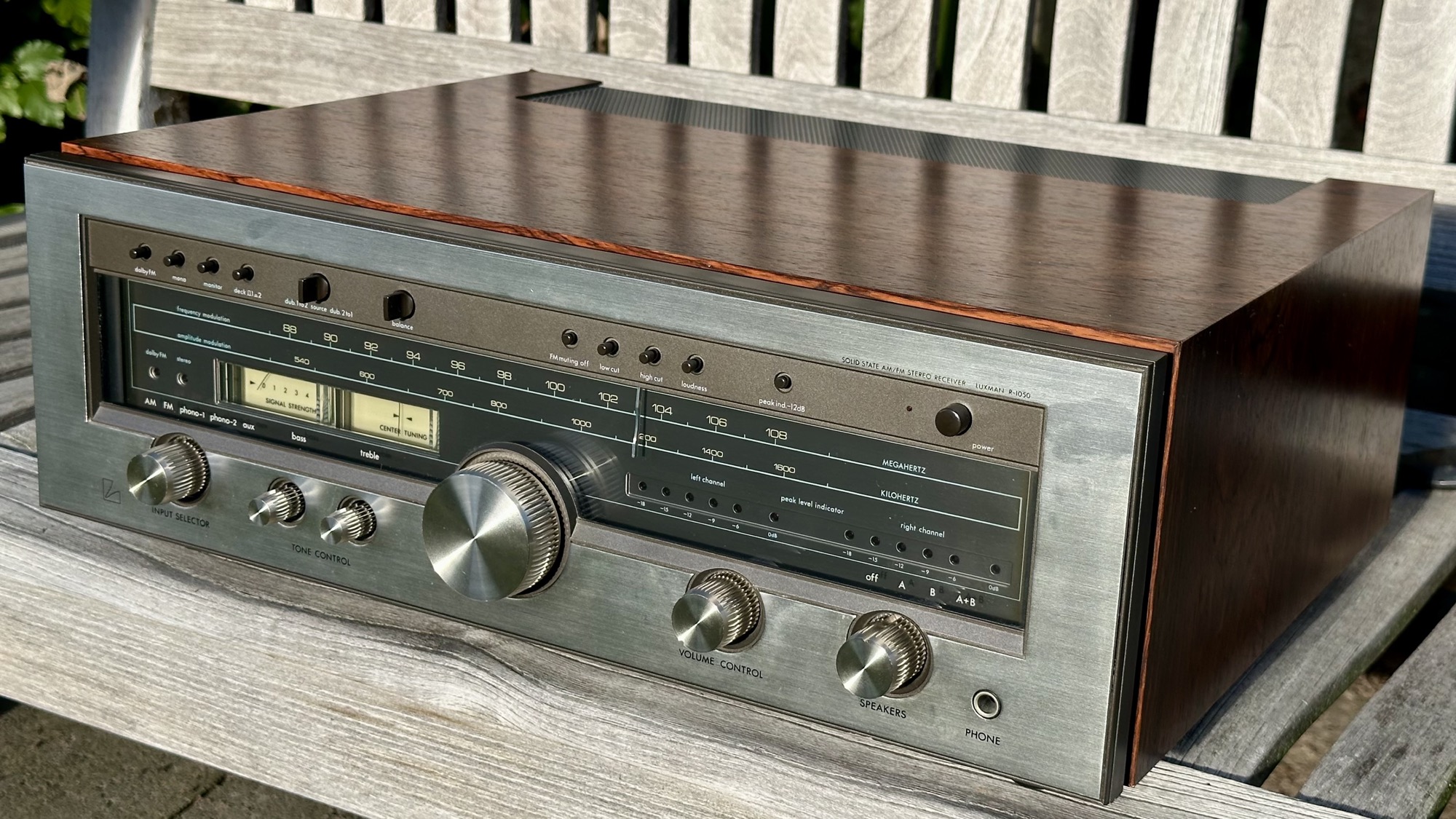 Luxman R-1050 in volle glorie: KUNST