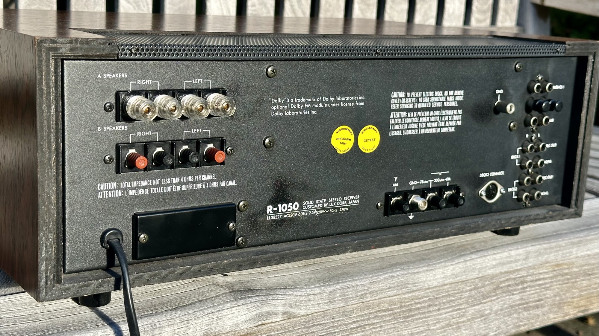 Achterkant van Luxman R-1050 receiver
