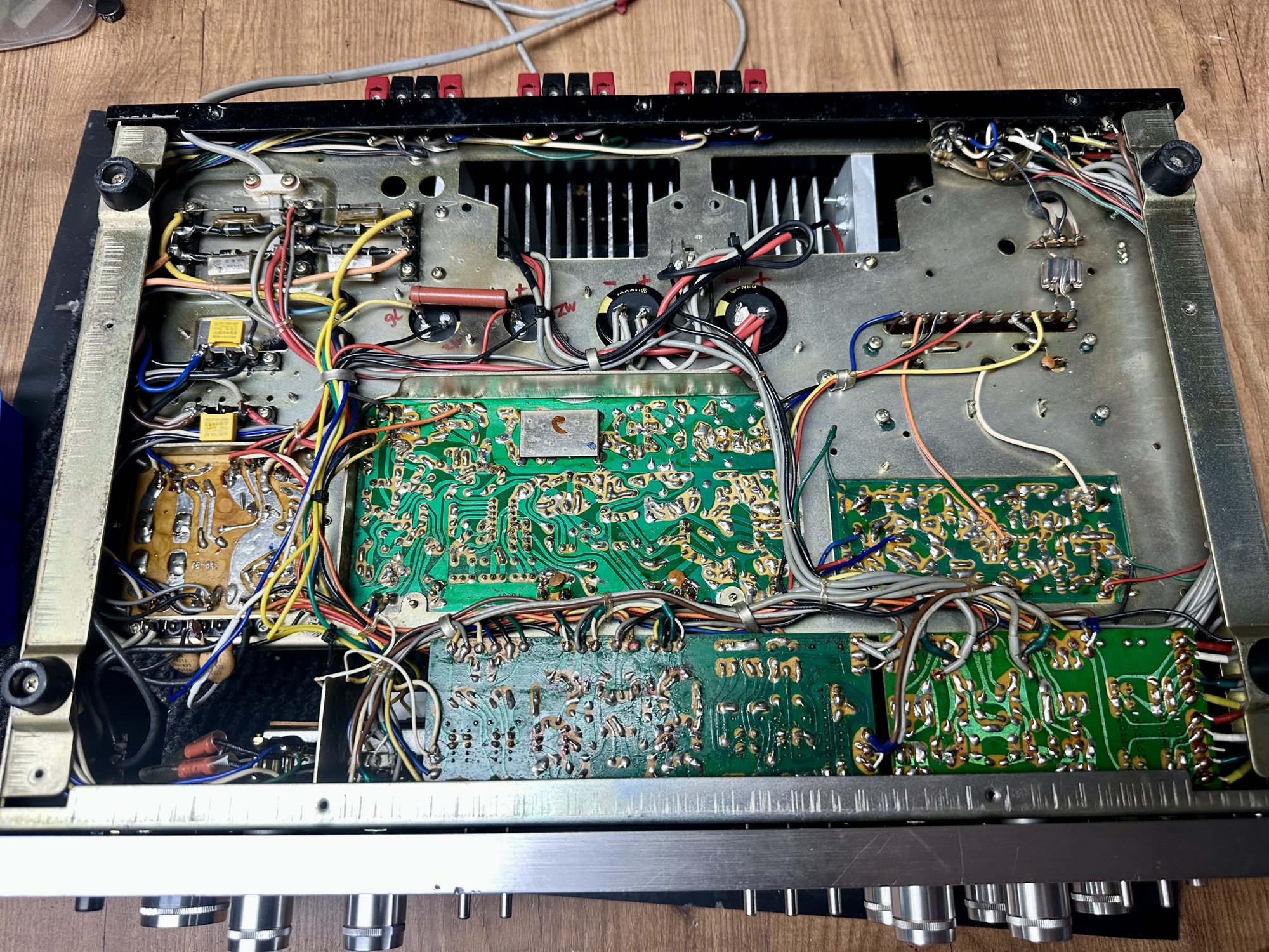 Onderkant omgebouwde Luxman 800 receiver