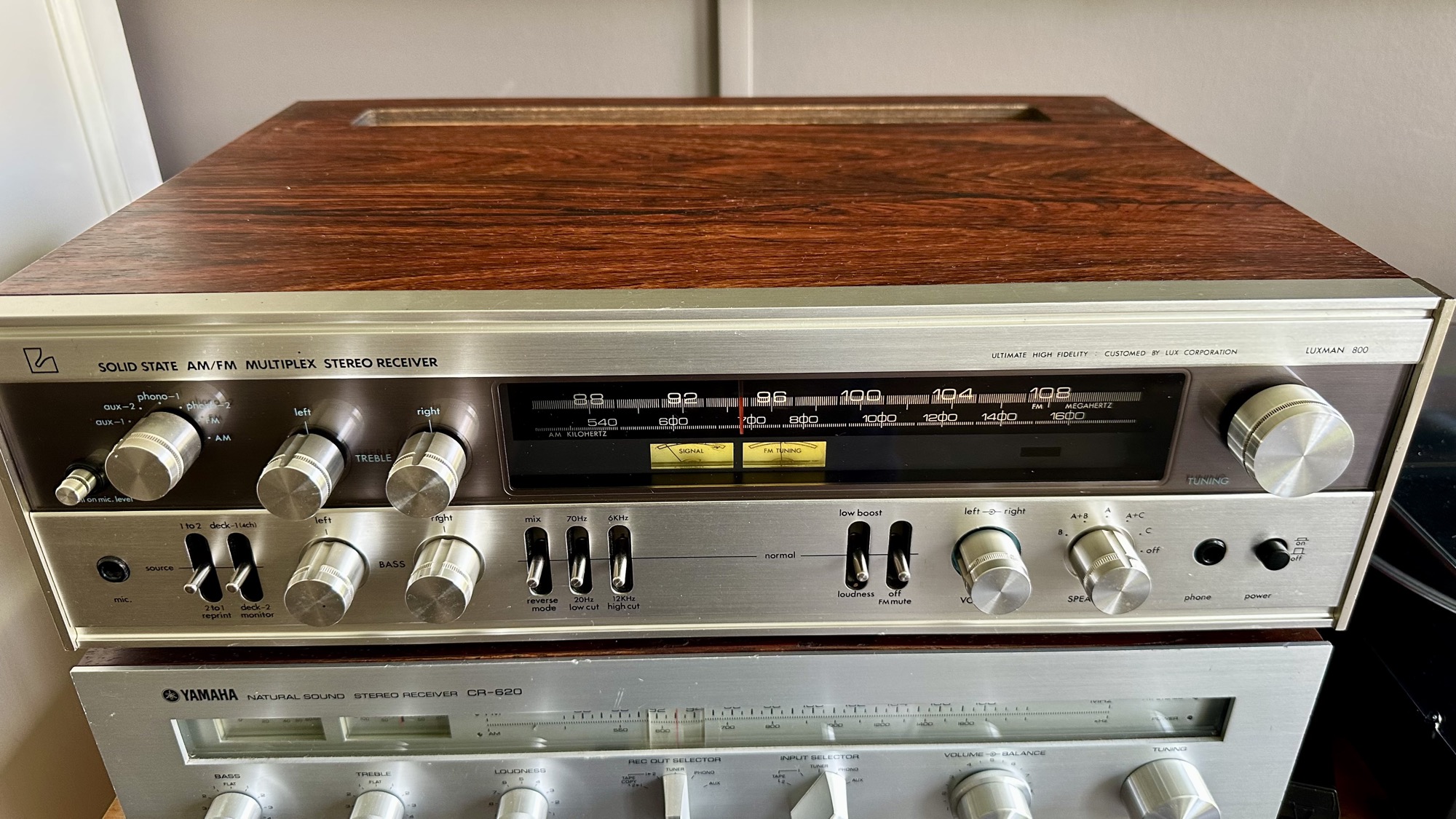 Eindresultaat: een Luxman R 800 met Quad 405 versterker