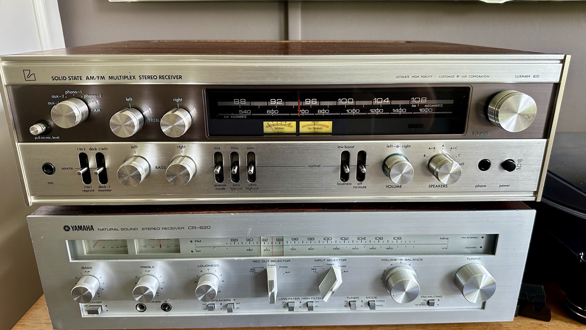 Eindresultaat: een Luxman R 800 met Quad 405 versterker