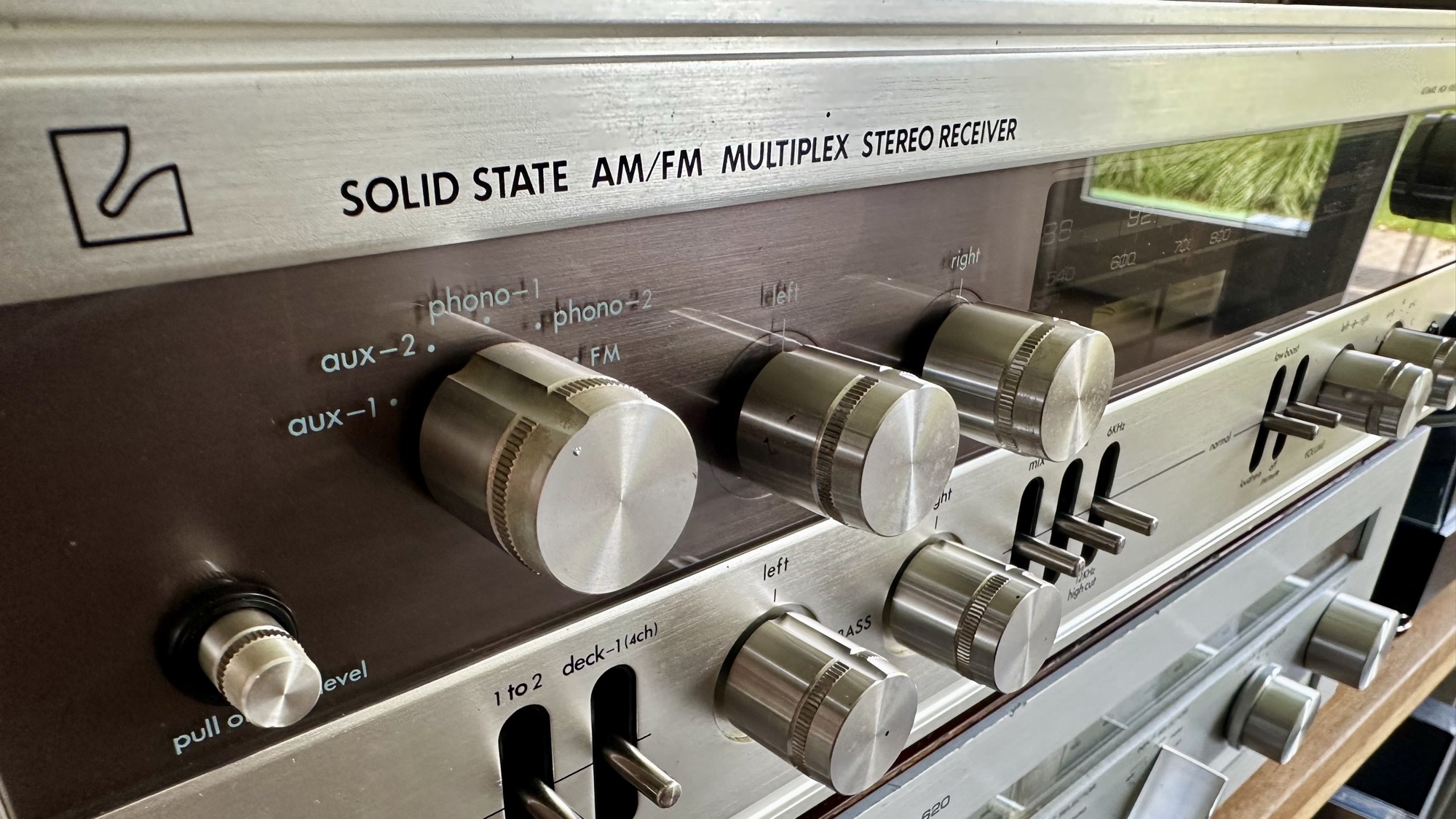 Eindresultaat: een Luxman R 800 met Quad 405 versterker