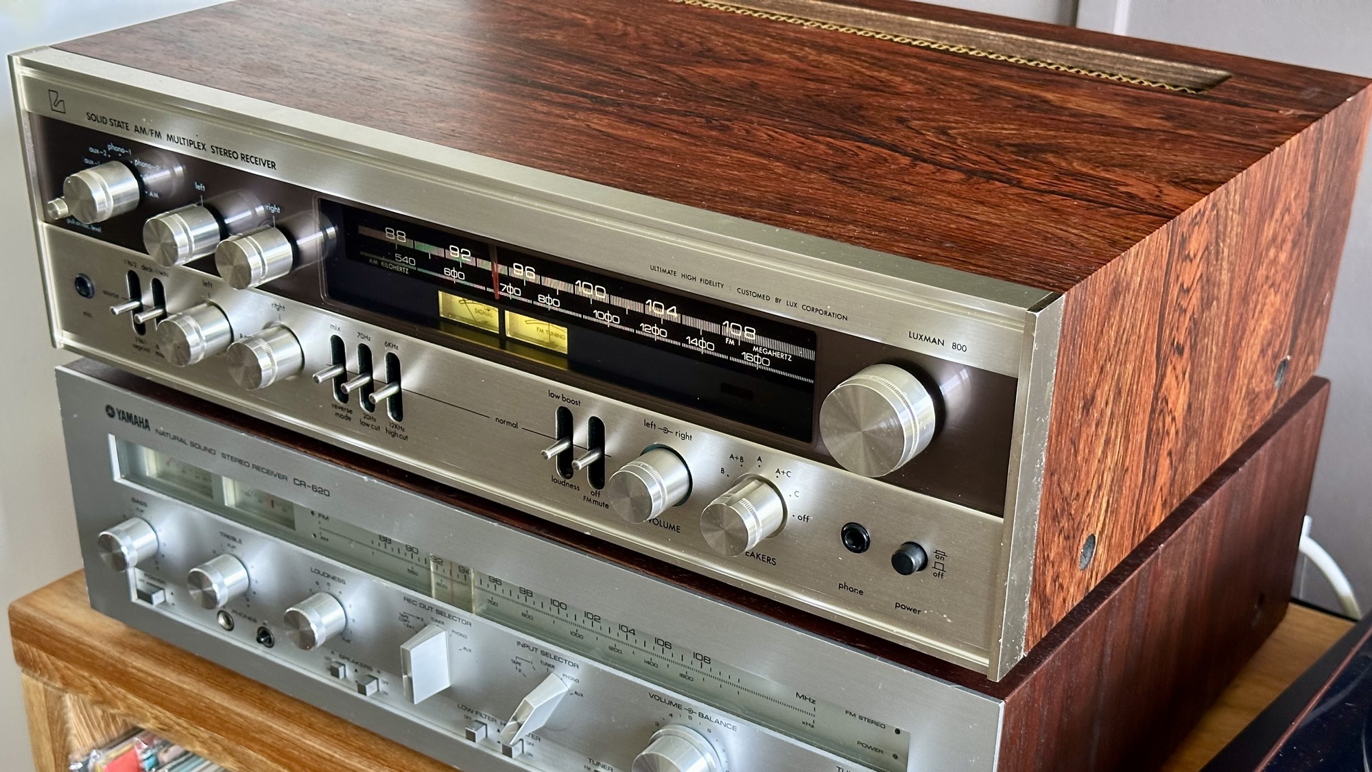 Eindresultaat: een Luxman R 800 met Quad 405 versterker