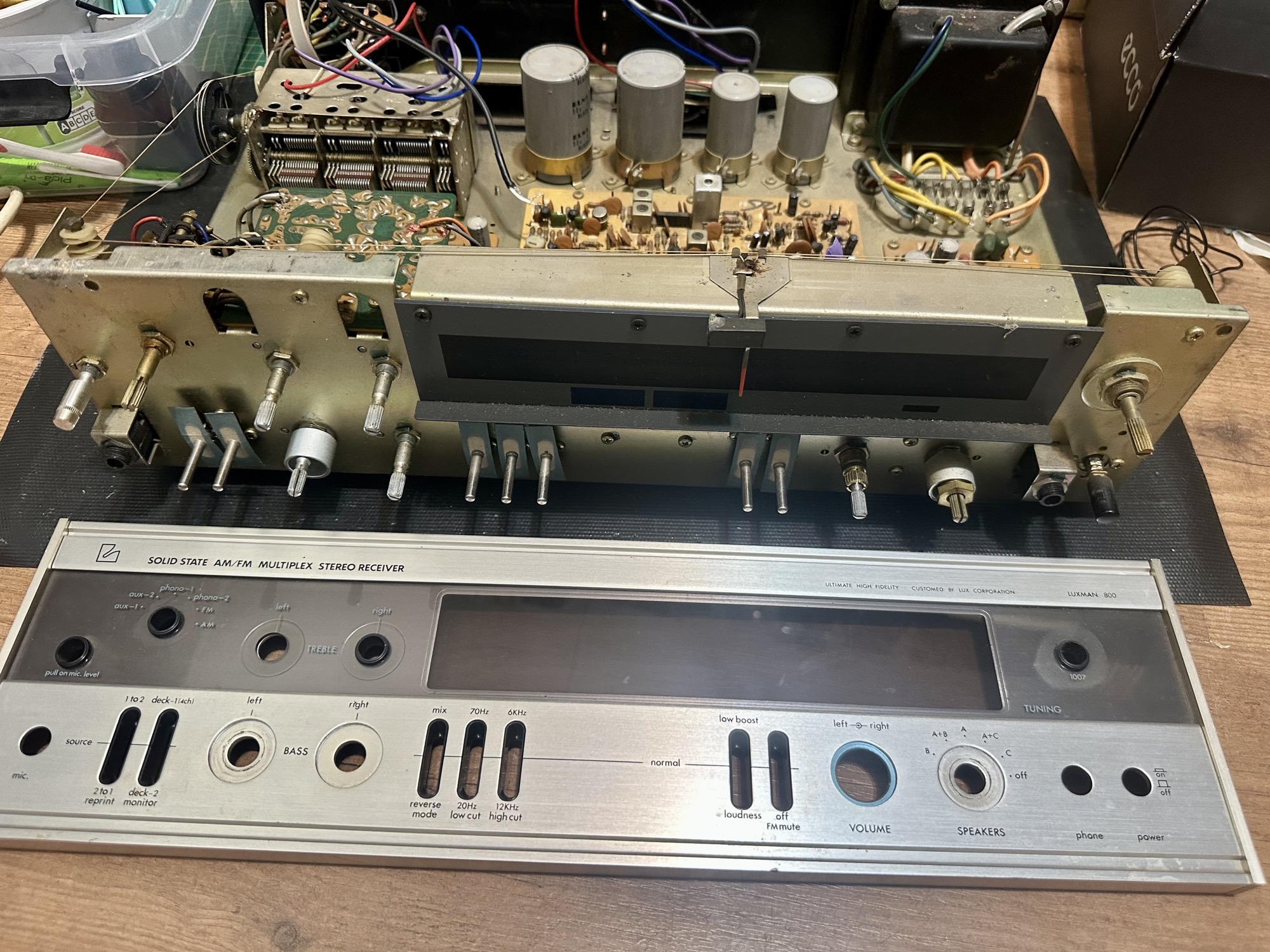 Front van de Luxman 800 losgemaakt