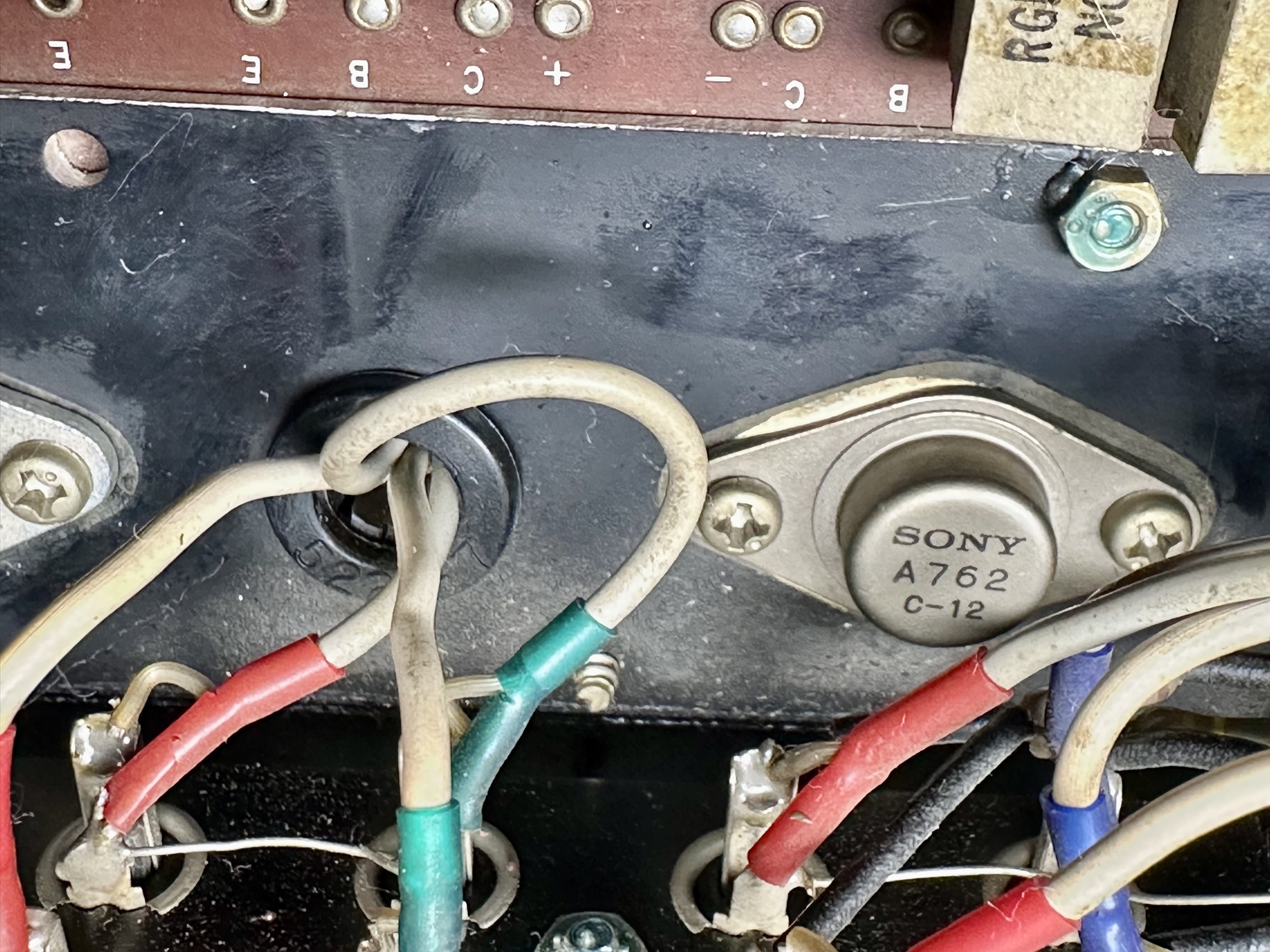 Defecte niet originele transistor in Luxman 700 versterker