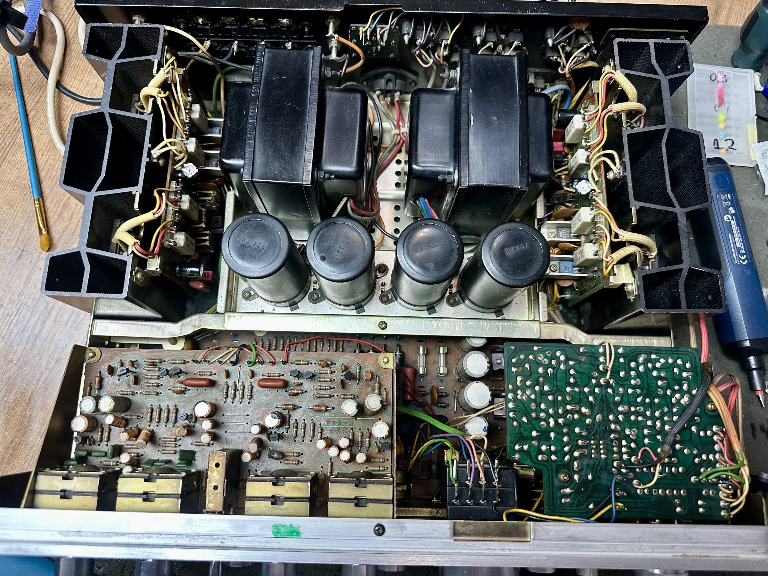 Bovenaanzicht van open Pioneer SA-9500 II