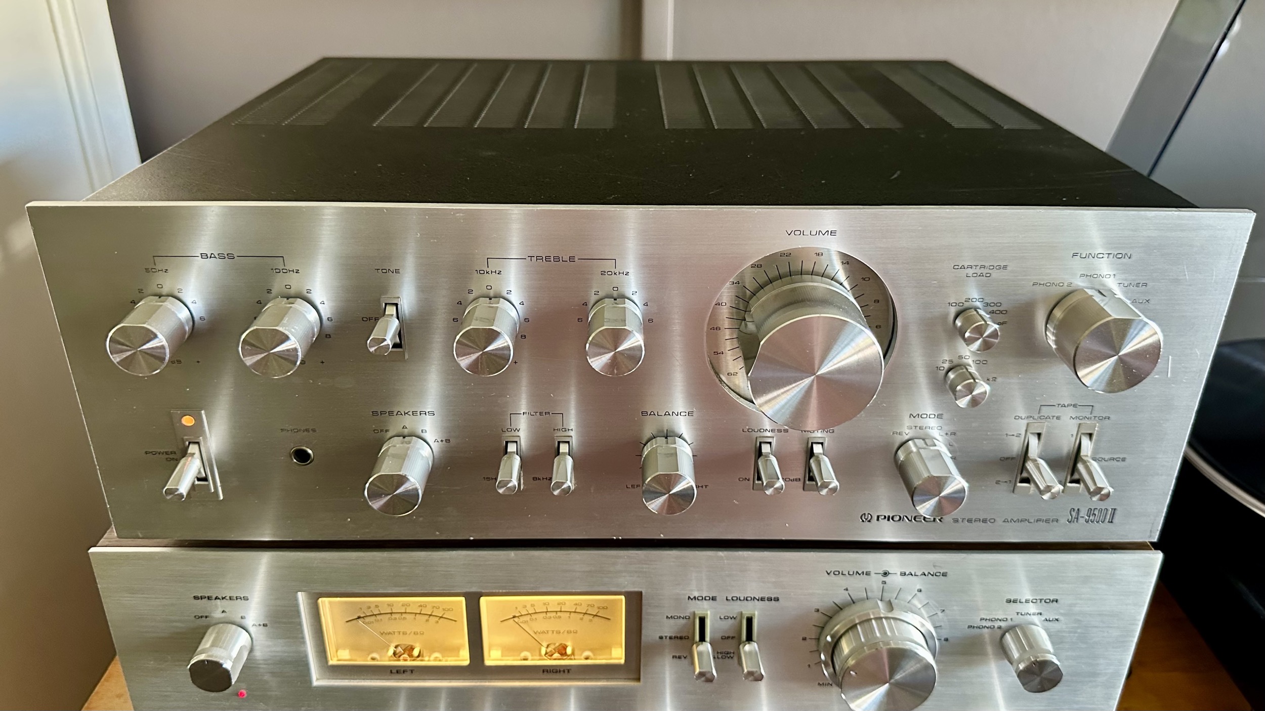 Pioneer SA-9500 II samen met Akai AM-2800