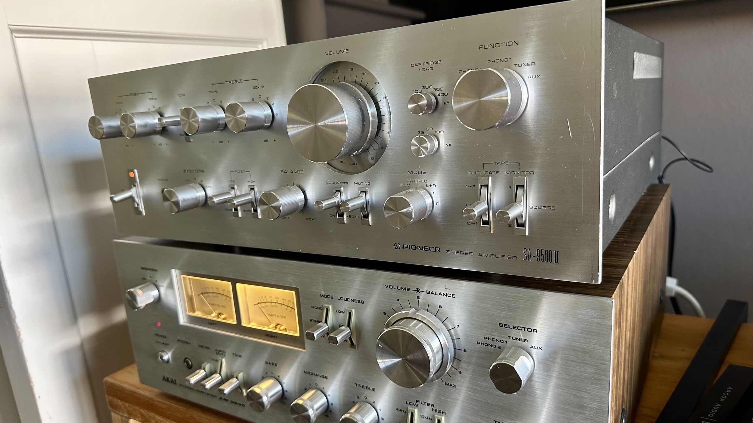 Pioneer SA-9500 mk2 samen met Akai AM-2800