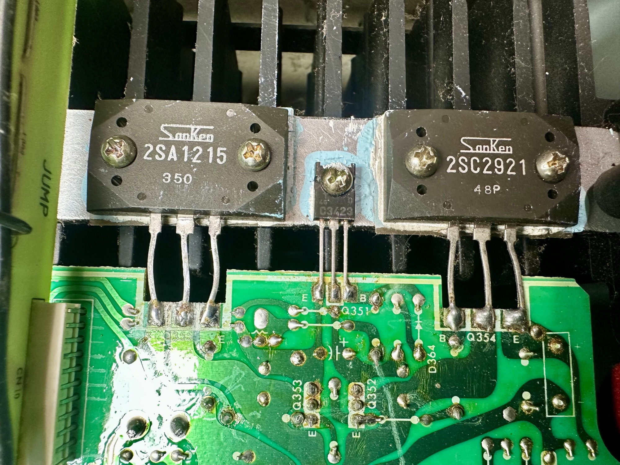2SA1215 en 2SC2921 Sanken transistoren in Sony N55