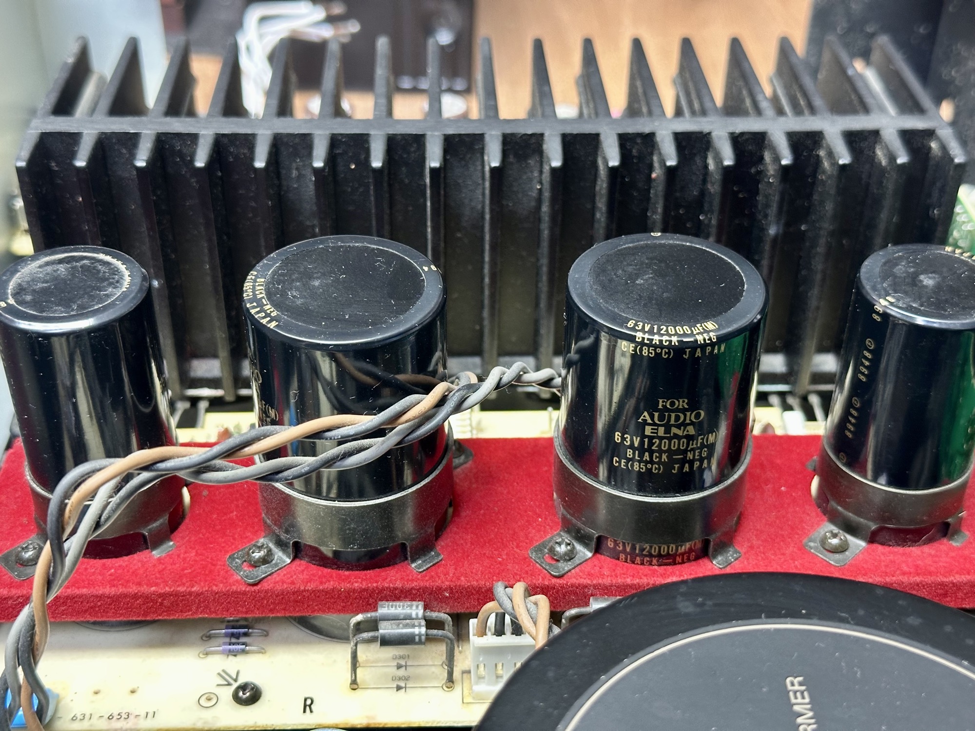 Vier buffer elco's van ELNA