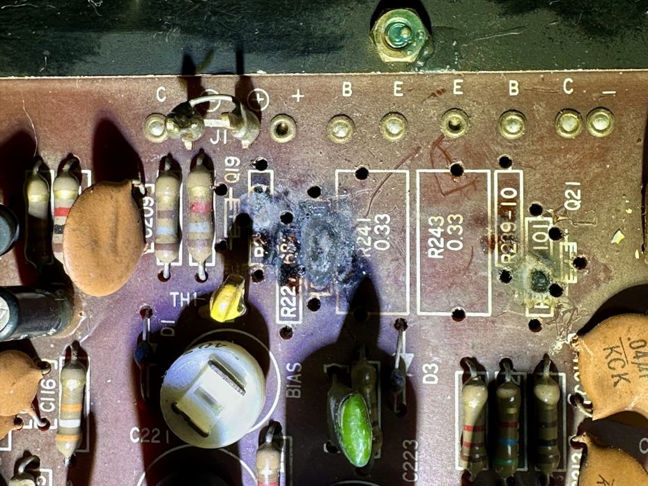 Luxman SQ 700X versterker open ter reparatie