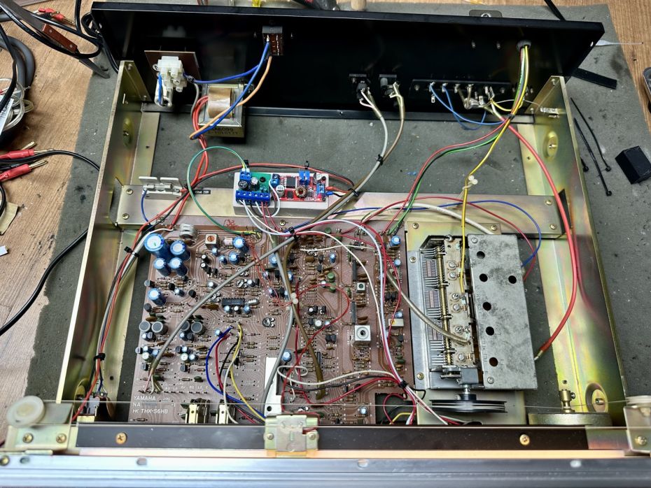 Yamaha CT-1010 tuner open voor service