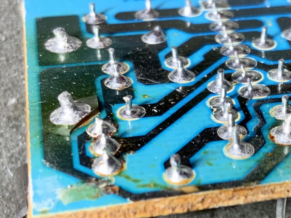 NAD C 370 versterker soldeerverbindingen