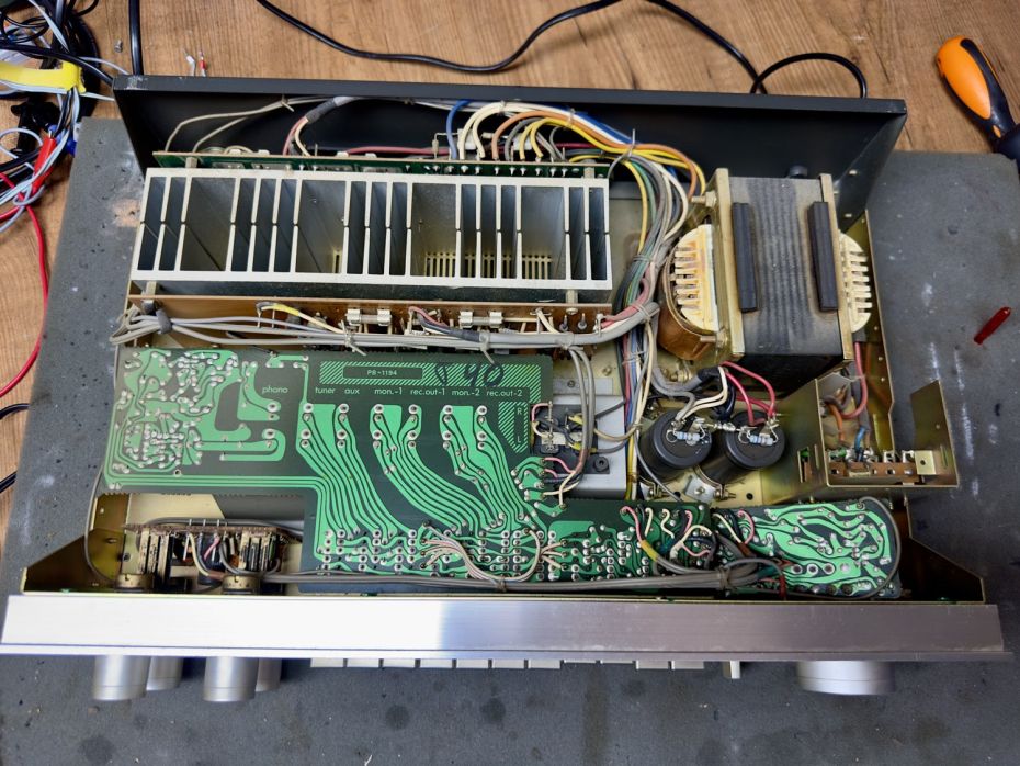 Luxman versterker open voorreparatie