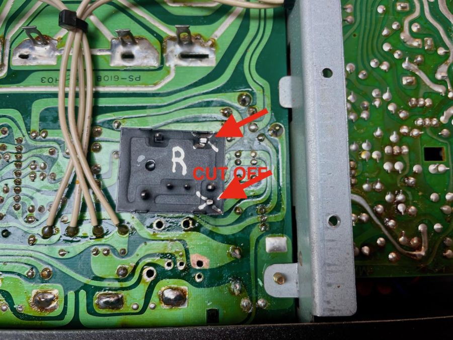 Twee pootjes afknippen van het relais