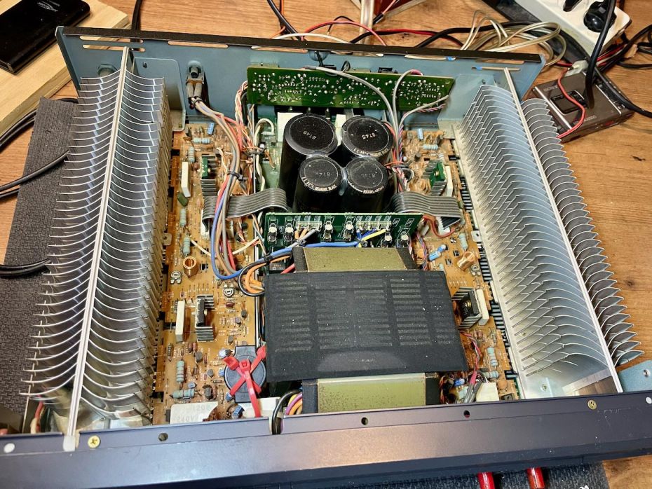 NAD 1300 & 2600 v&oacute;&oacute;rversterker en eindversterker reparatie