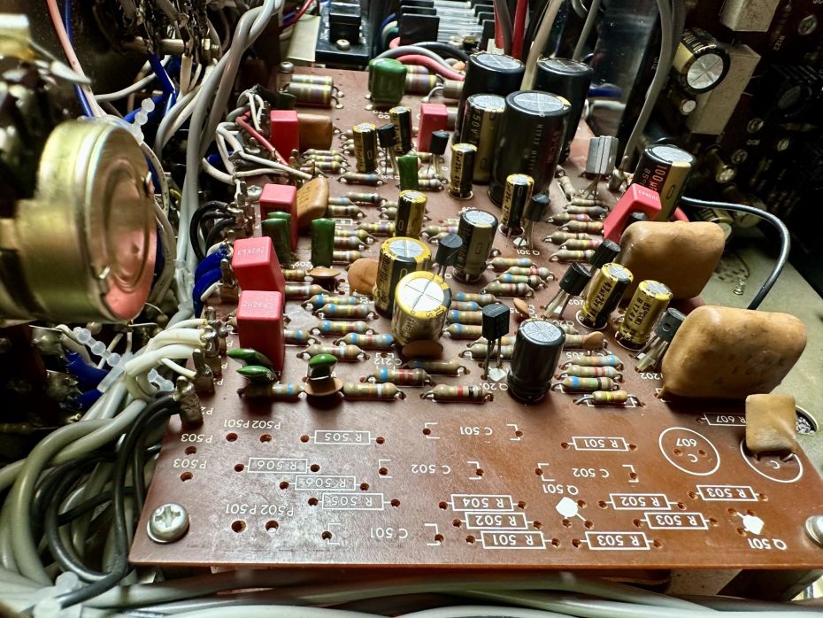 Luxman SQ 505x versterker open ter reparatie