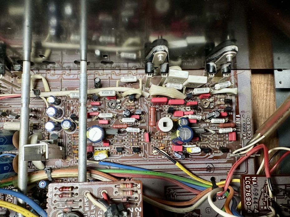 Yamaha CA-710 versterker condensatoren