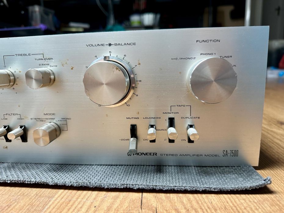 Pioneer versterker is erg vies