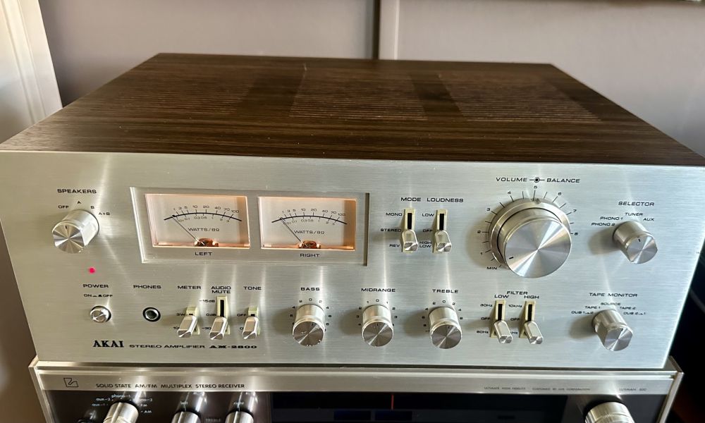 Akai AM-2800 recap en service