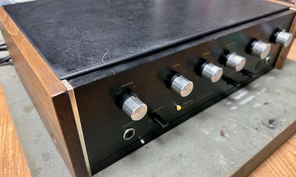 Sansui AU-101 versterker ter reparatie