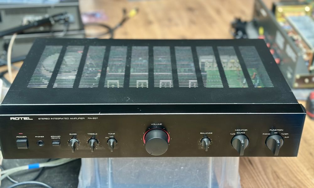 Rotel versterker geserviced