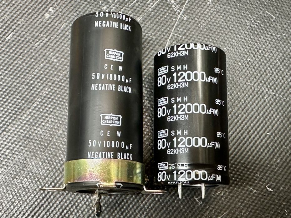 Condensatoren 10.000uF 50V en 12.000uF 80V