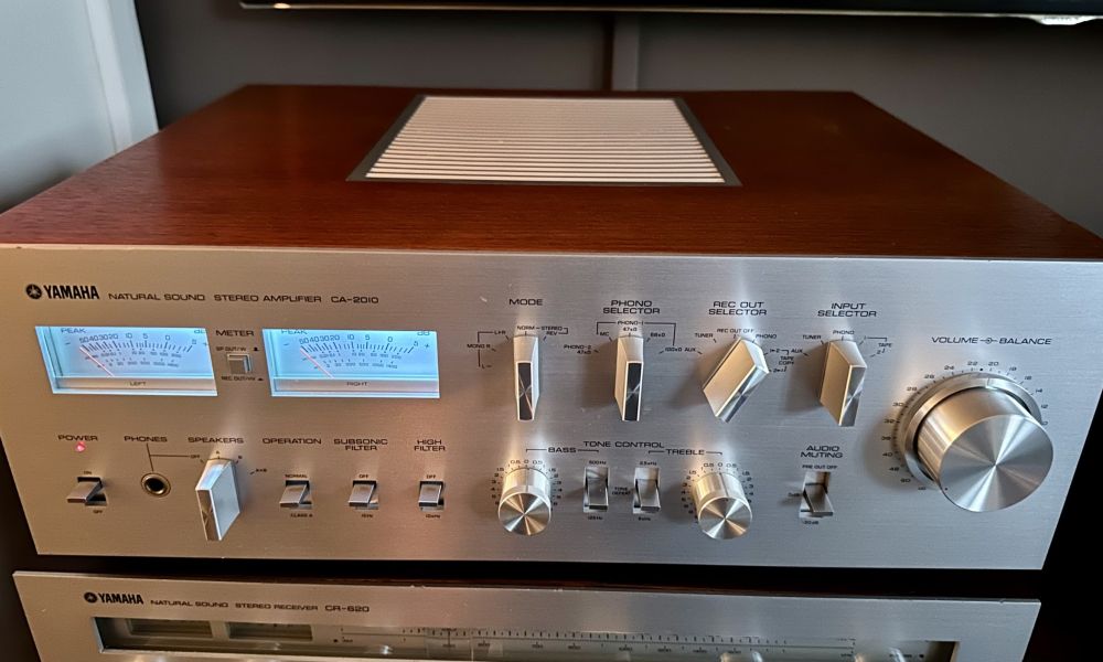 Yamaha CA-2010 versterker ter reparatie