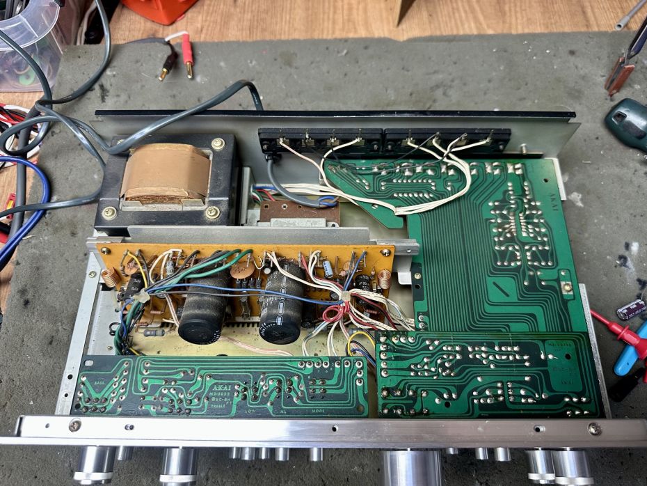Akai AM-2200 defect signaal.