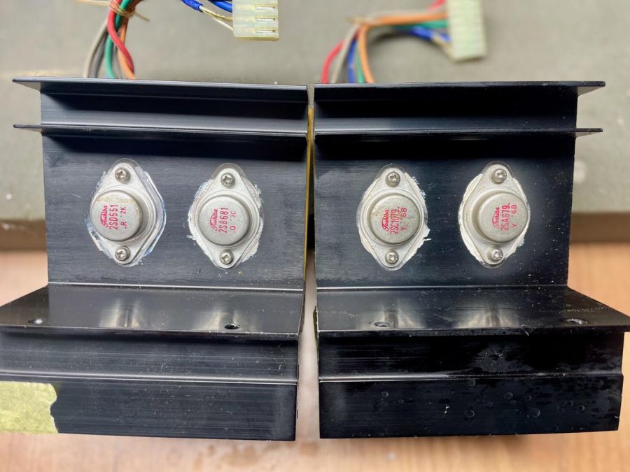 transistoren op koellichaam