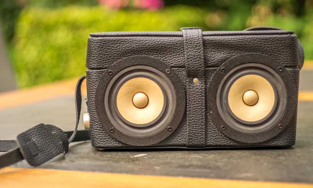 Cameratas met speakers