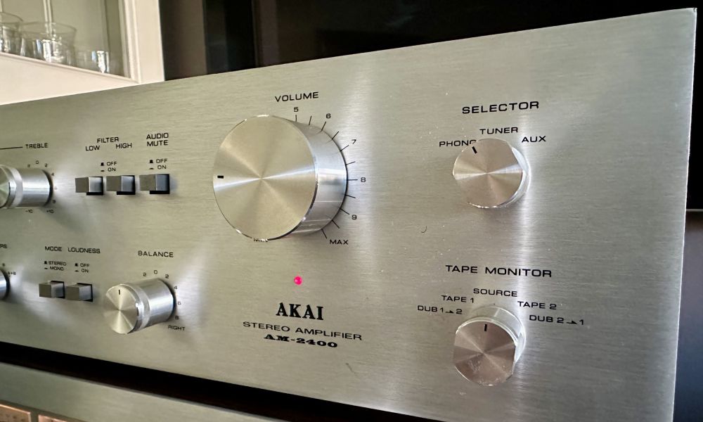Akai AM-2400 versterker reparatie