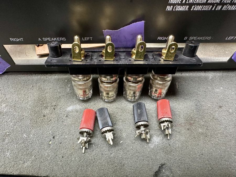 Luidsprekeraansluiting aanpassen