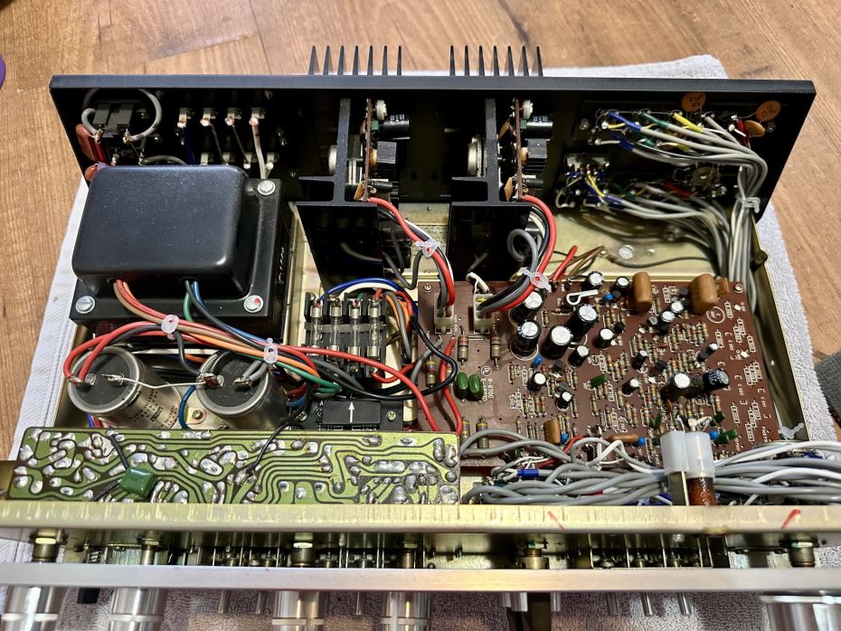 Luxman SQ 505x versterker open ter reparatie