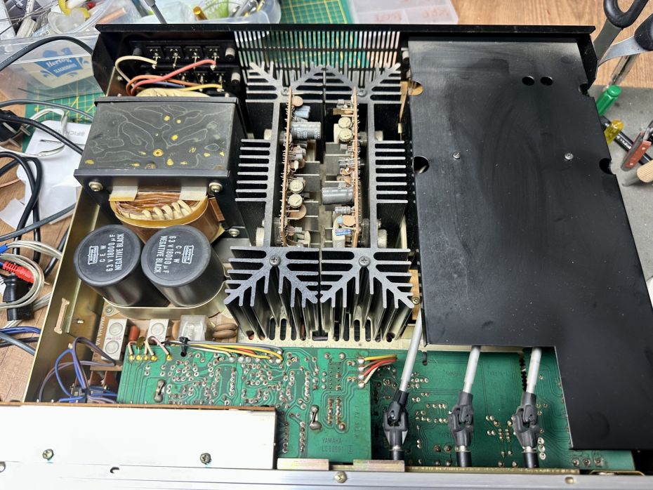 YAMAHA CA-1010 open ter reparatie