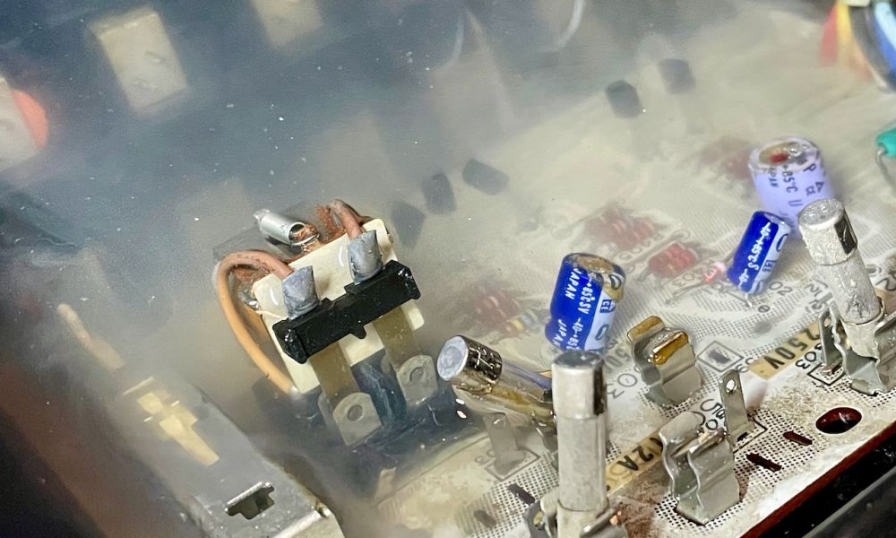 Relais schoonmaken in ultrasoon reiniger