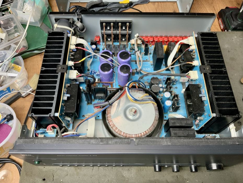 NAD C 370 versterker open ter reparatie
