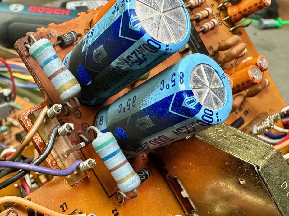 Defecte 1000uF condensator