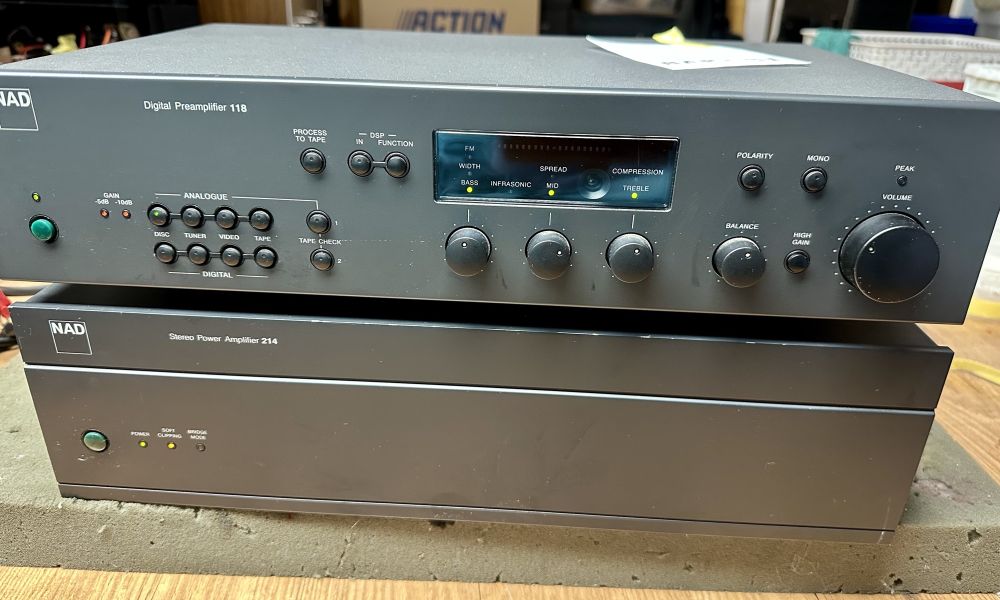 NAD 214 versterker